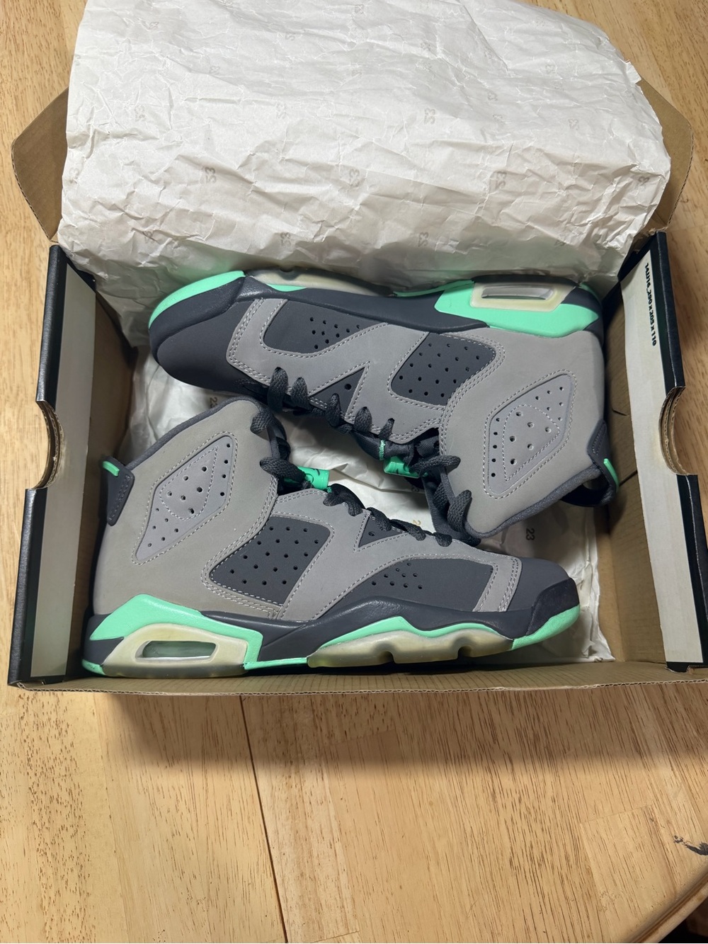 Air Jordan 6 Retro Green Glow Jade Gray Mint Green Youth Size 4.5Y Sneakers